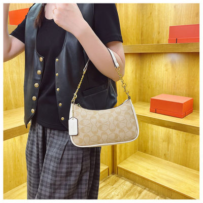 Bolsas de couro para mulheres à prova d'água e cor personalizada na coleção de verão da moda