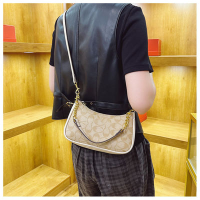 Bolsas de couro para mulheres à prova d'água e cor personalizada na coleção de verão da moda