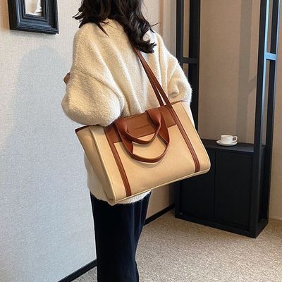 2024 Bolsas de moda de alta capacidade de peso leve Bolsas de designers elegantes para mulheres