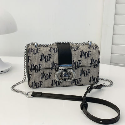Retro Carta Impressa Cadeia Longa Faixa de Ombro Saco Crossbody Feminino Tipo de fechamento ZIP