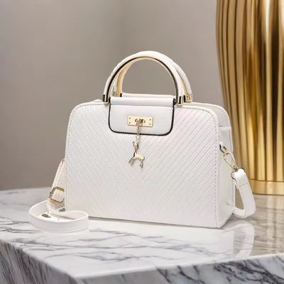 Bolsa de moda de couro de crossbody de logotipo personalizado para mulheres com grande capacidade e baixo MOQ
