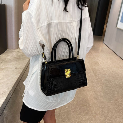 2023 Direct Casual Tote para Mulheres Bolsa de Largo de Couro e Bolsa de Ombro de Design