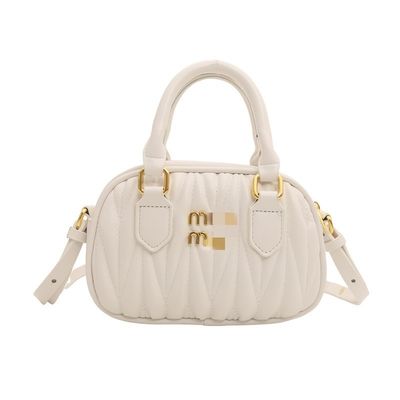 Saco de mensageiro de couro feminino de verão com padrão mini plissado e fecho postal