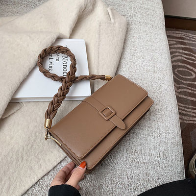 Bolsas de couro de PU trançadas femininas com fecho de fecho elegante para um visual elegante