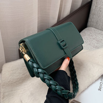Bolsas de couro de PU trançadas femininas com fecho de fecho elegante para um visual elegante