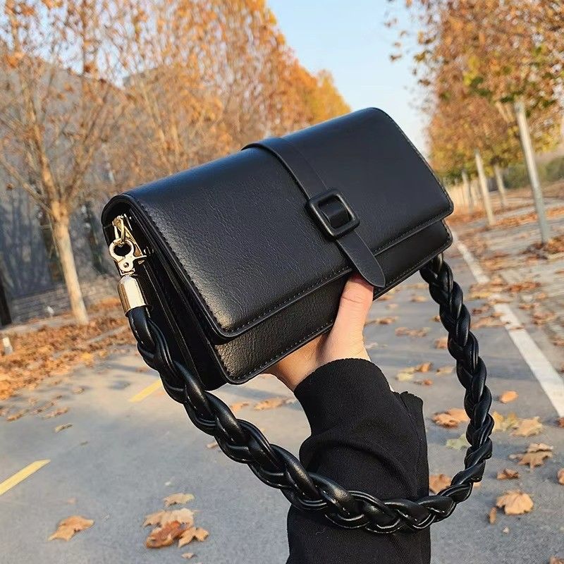 Bolsas de couro de PU trançadas femininas com fecho de fecho elegante para um visual elegante
